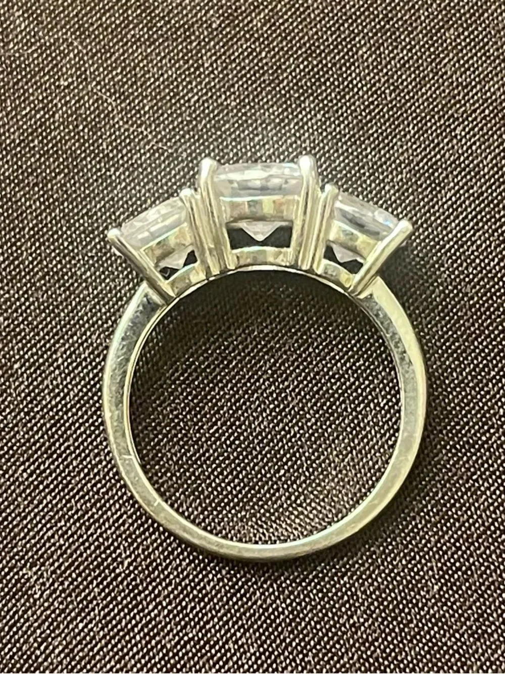 Size 7 - Classic Three-Stone Clear Crystal Ring - Silver